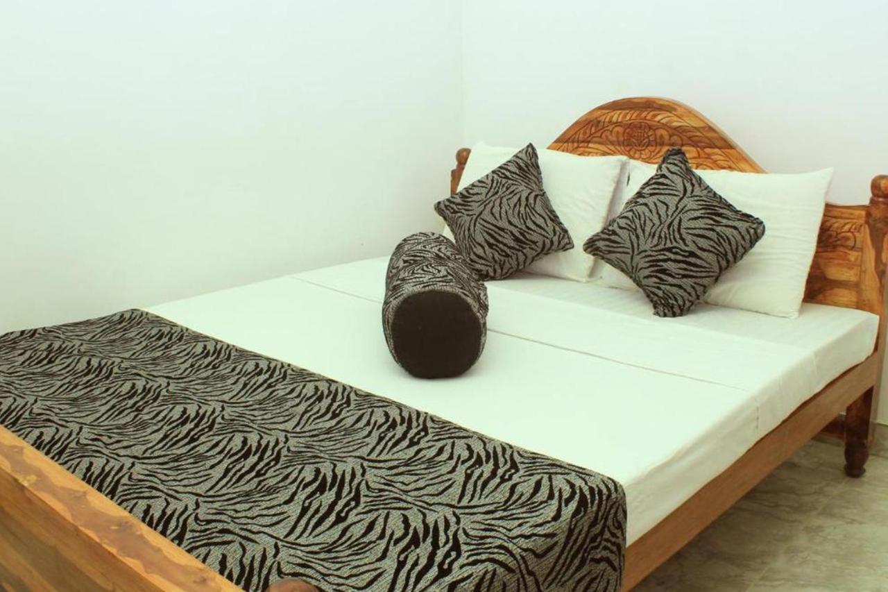 Keerthi Homestay Sigiriya Bagian luar foto
